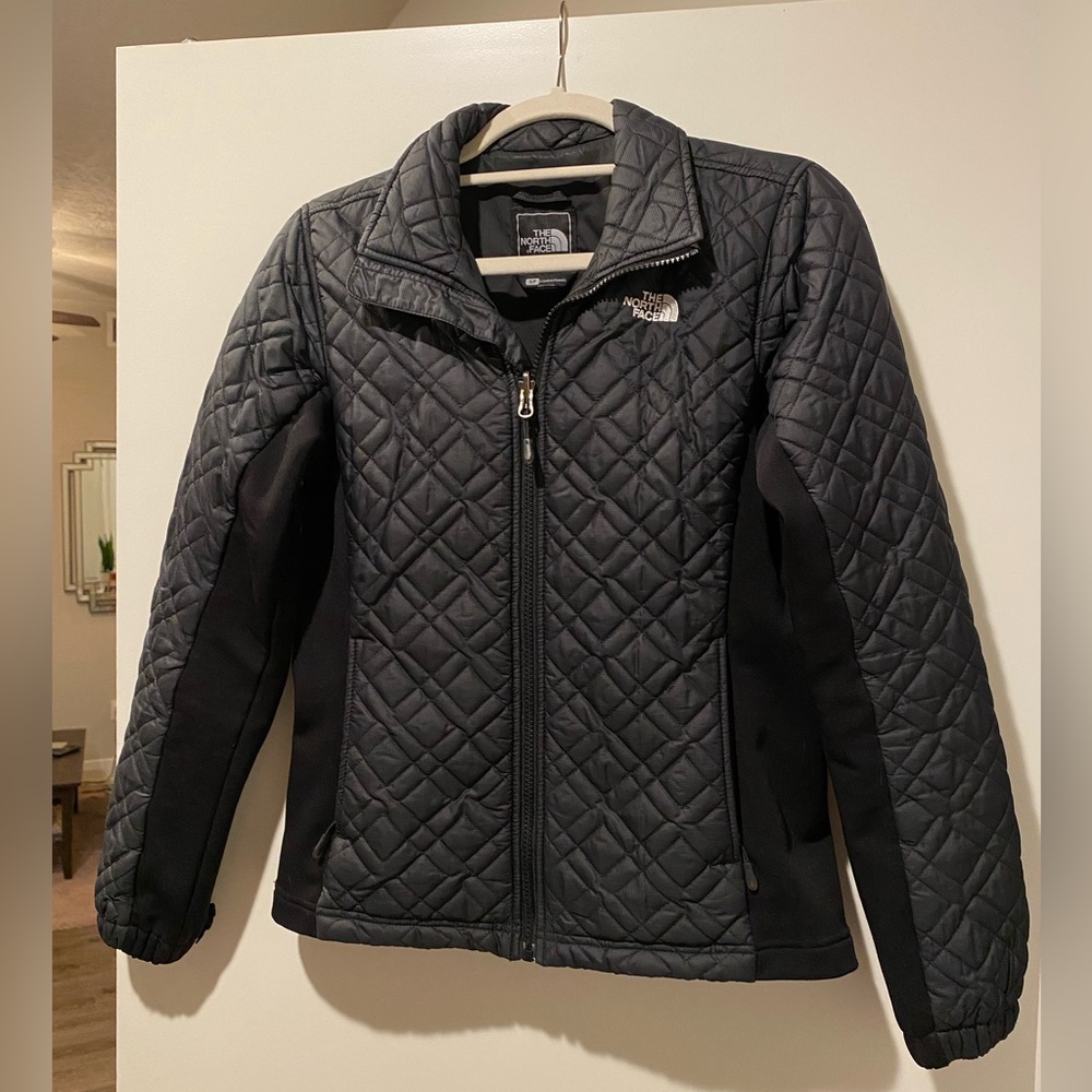 {The North Face} zip-up quilted jacket